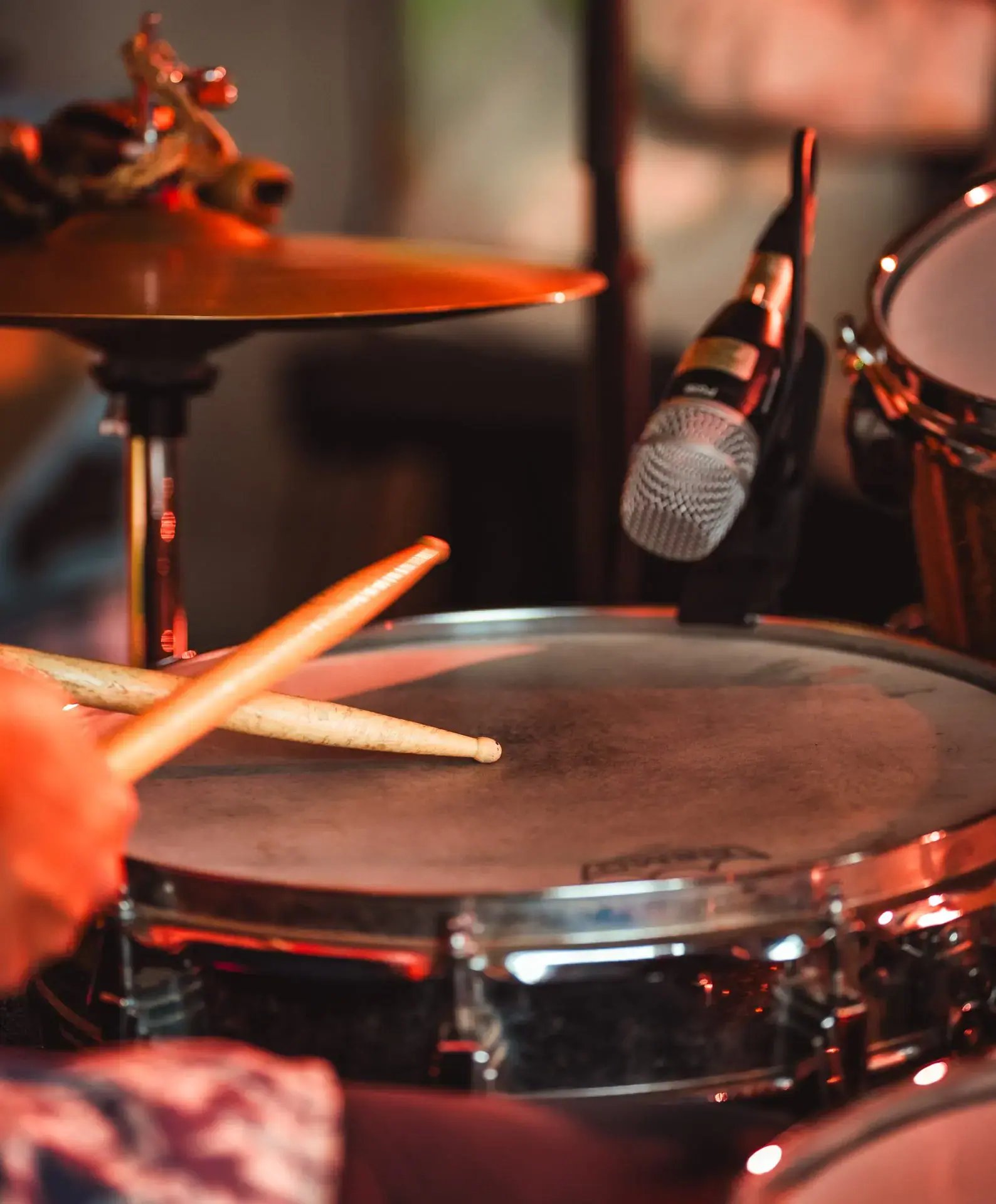 Bröllopsunderhållning med DJ och live musiker